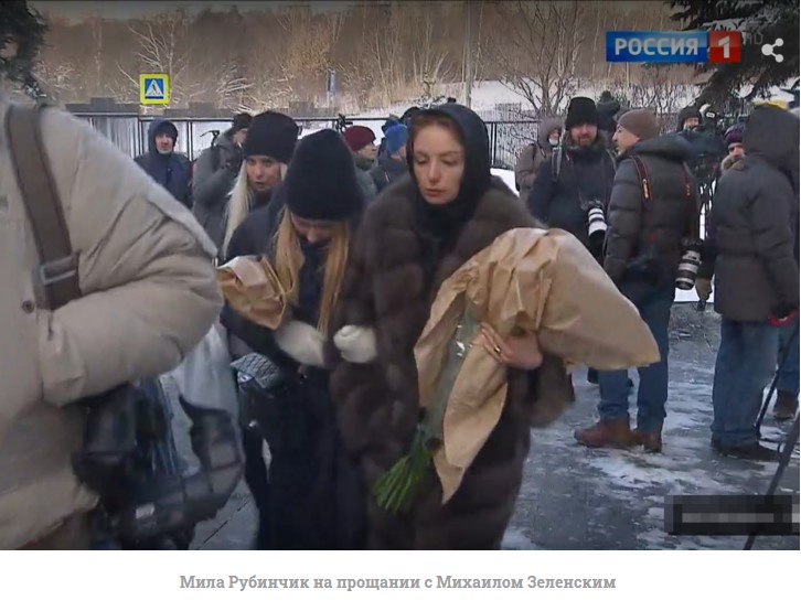 Внучки с бабушкой, жены отдельно: семья не примирилась на прощании с ...